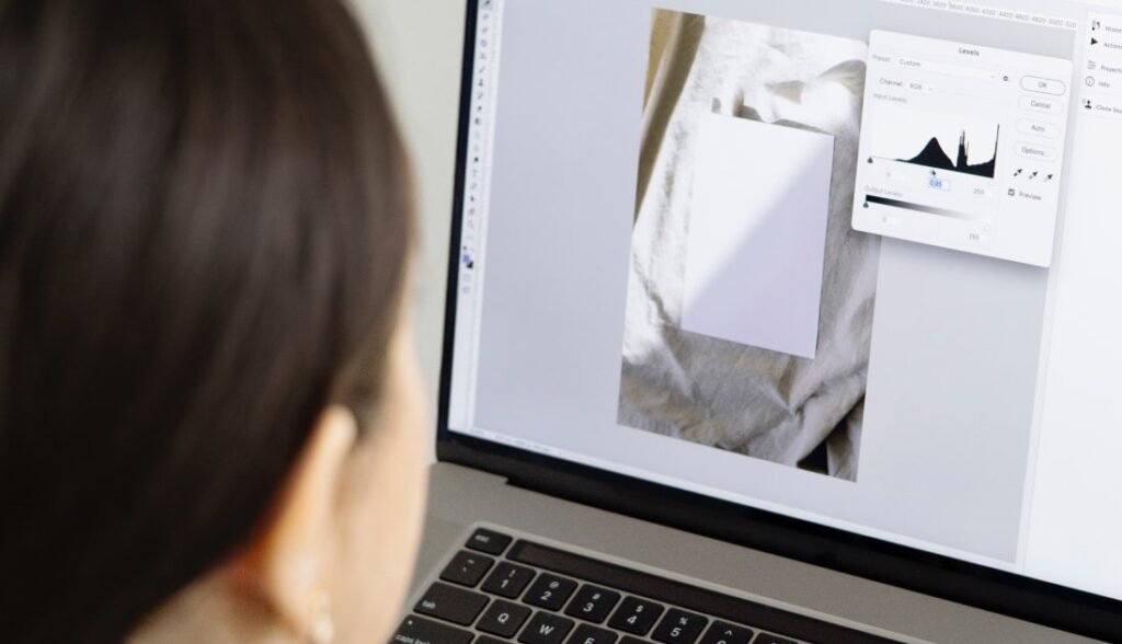 League City Professionals: Stop Letting Generic Marketing “Packages” Mute Your Expertise 3 Service Details 1 Business Consultant